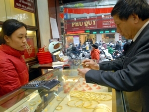 Giảm giá, vàng SJC lùi về sát ngưỡng 43 triệu đồng 1