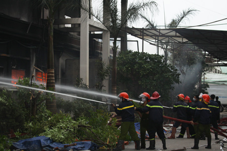 Xưởng may phát hỏa, hàng nghìn xe máy bị đốt thành than 5