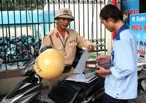 Hà Nội lắp ATM tại trụ sở cảnh sát để tiện nộp phạt 1