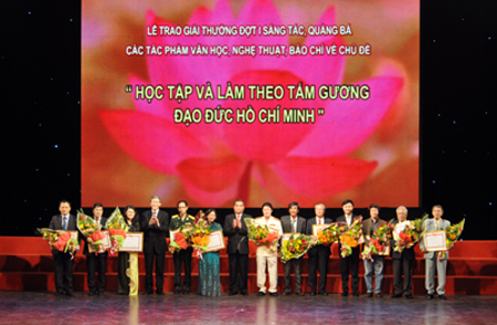 Nhiều tác phẩm xuất sắc về chủ đề học và làm theo gương Bác 1