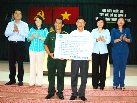Bộ trưởng Bộ Y tế Nguyễn Thị Kim Tiến tiếp xúc xử tri tại TP.HCM 1