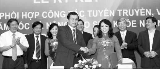 Ký kết Chương trình phối hợp chăm sóc và nâng cao sức khỏe nhân dân  1