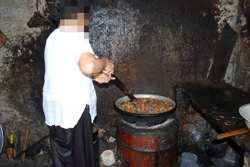 Lò sản xuất mỡ bẩn cho các quán phở Hà Nội 2