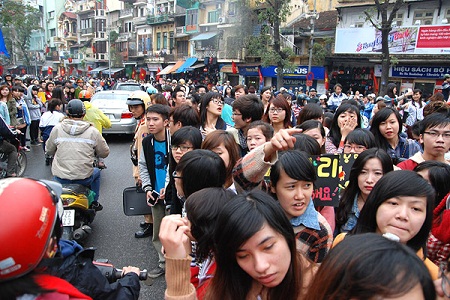Nên “nhập gia tùy tục”? 1