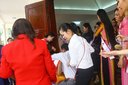 Thí sinh Hoa hậu Dân tộc Việt Nam 2013 lộ ảnh khó coi 3