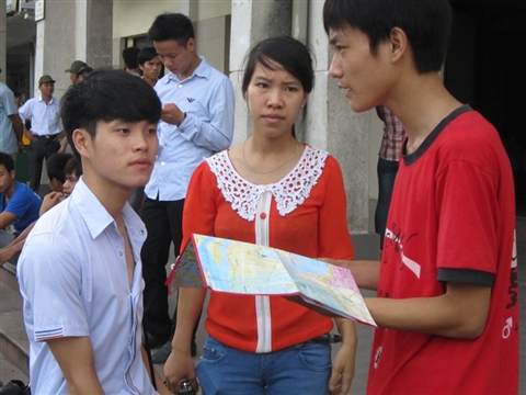 Sĩ tử lại kìn kìn đổ về thành phố 2