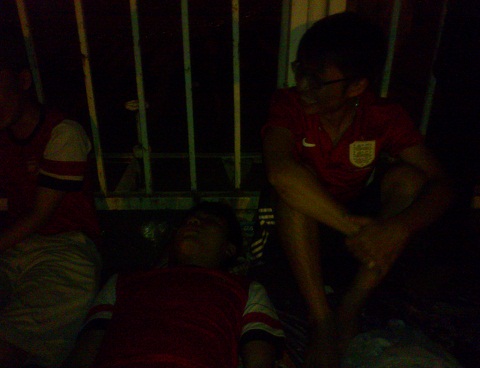 Fan Arsenal trắng đêm ngoài Mỹ Đình chờ mua vé 1