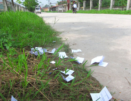Phao thi xuất hiện nhan nhản ở ngoại thành Hà Nội 2 Phao thi xuất hiện nhan nhản ở ngoại thành Hà Nội 2
