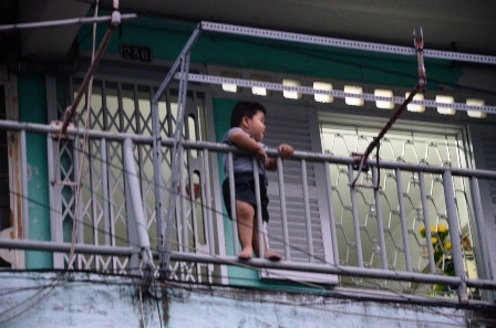 Nguy hiểm rình rập trẻ nhỏ vì người lớn bất cẩn 2