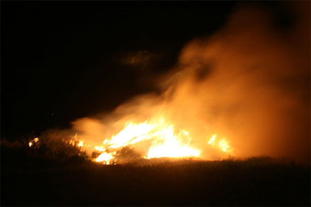 Khiếp vía với những "bẫy" lửa cháy cả ngày lẫn đêm 1