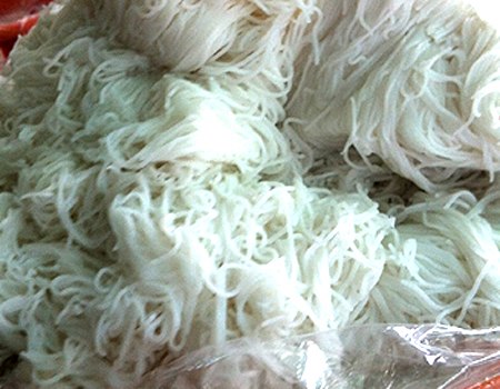 Nhận biết bún sạch và bún chứa hóa chất 1