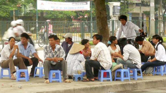 Biết mầm bệnh, vẫn uống nước vỉa hè 1