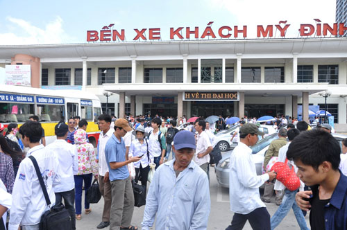 Xong môn cuối, thí sinh lũ lượt về quê 2