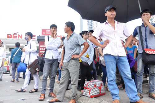Xong môn cuối, thí sinh lũ lượt về quê 3