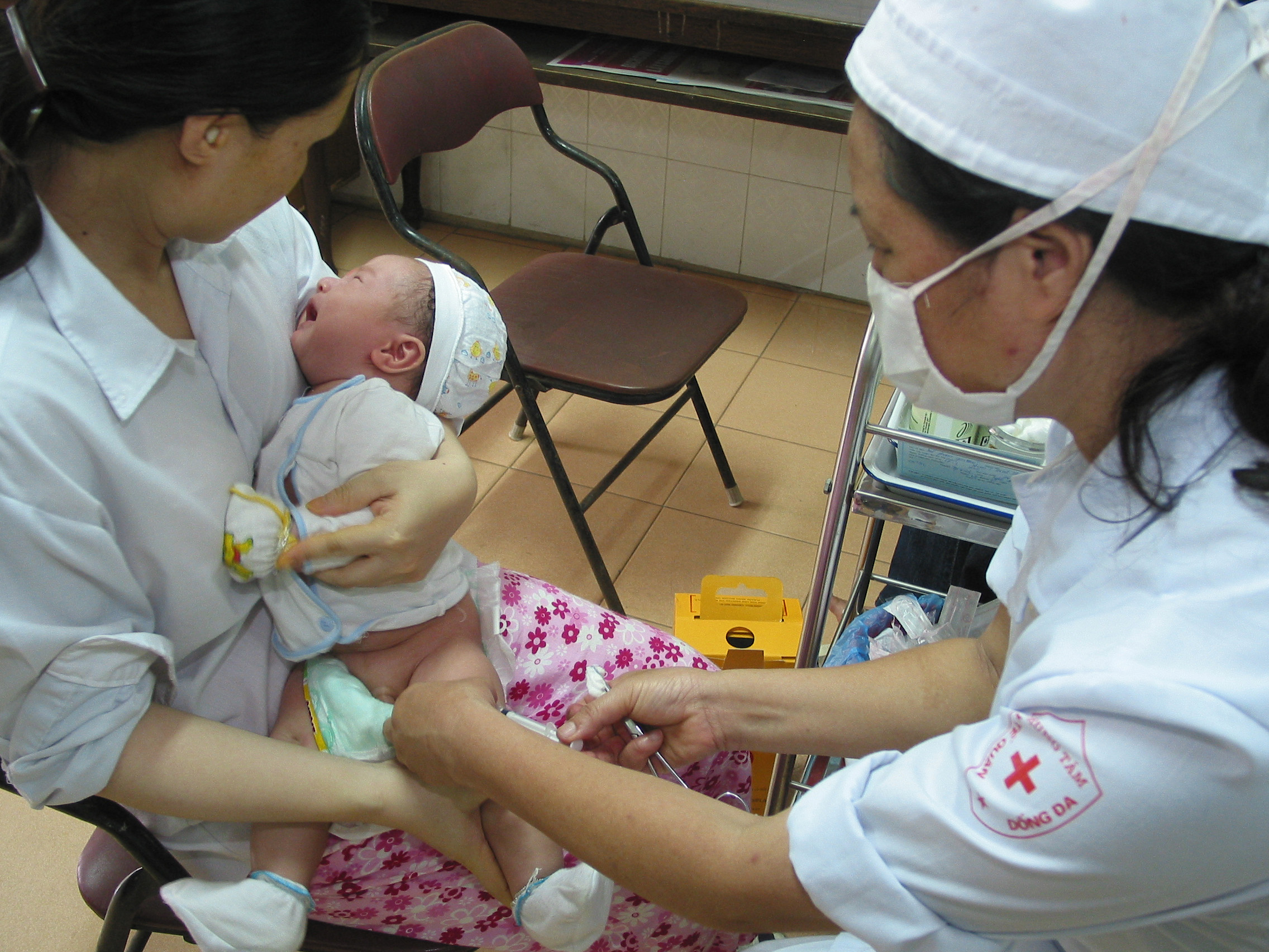Tiêm vaccin viêm gan B trong 24 giờ sau sinh để đảm bảo miễn dịch tốt 2