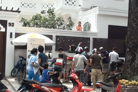 Kinh hoàng nạn giật đồ cúng “cô hồn” ở Sài Gòn 1