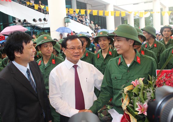 Bí thư Thành ủy động viên tân binh lên đường nhập ngũ 1