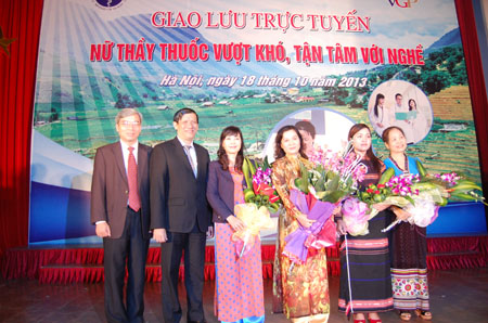 Giao lưu trực tuyến “Nữ thầy thuốc vượt khó, tận tâm với nghề” 1
