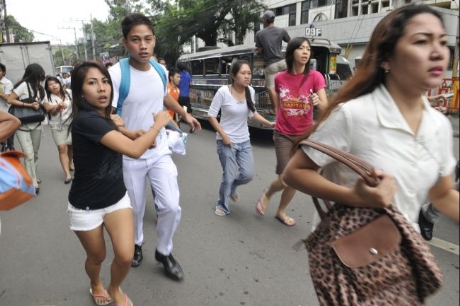Động đất 7,2 độ richter ở Philippines, 4 người chết 1