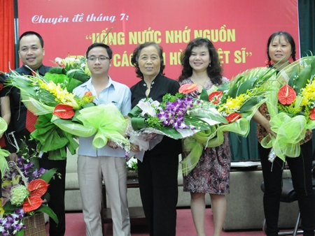 Nhà ngoại cảm Bích Hằng lý giải về 'sai số ngoại cảm' 1 Nhà ngoại cảm Bích Hằng lý giải về 'sai số ngoại cảm' 1
