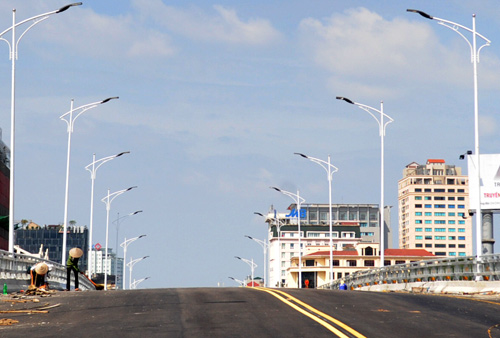 Cầu vượt dầm thép lớn nhất nước trước ngày thông xe 6 Cầu vượt dầm thép lớn nhất nước trước ngày thông xe 6