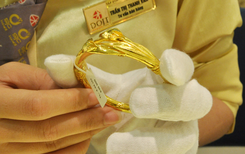 Giá vàng trong nước dè dặt tăng theo thế giới 1