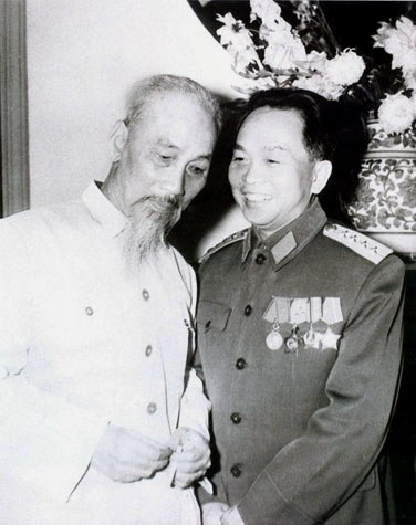 Cả dân tộc nhòa lệ tiếc thương Đại tướng 2 Cả dân tộc nhòa lệ tiếc thương Đại tướng 2
