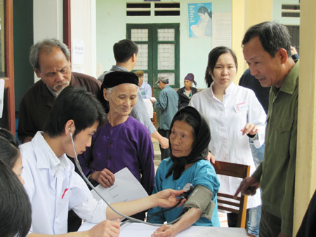 Đưa bác sĩ trẻ tình nguyện về huyện nghèo 1