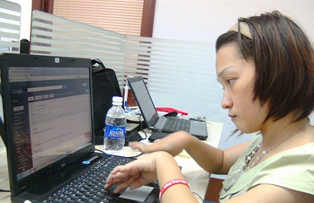 Cô bé khuyết tật và giấc mơ trở thành nhà văn 1 Cô bé khuyết tật và giấc mơ trở thành nhà văn 1