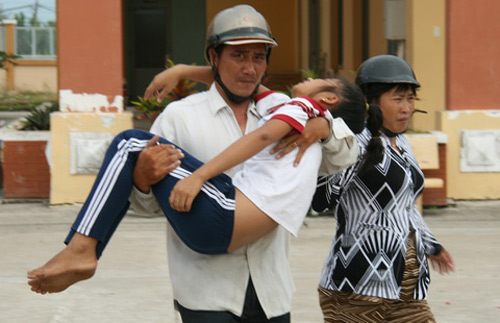 Ngất đồng loạt: Xử trí thế nào? 1