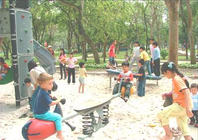 Trẻ em “khát” sân chơi 2