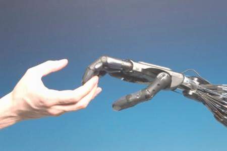 Cánh tay robot điều khiển bằng não như tay thật 1