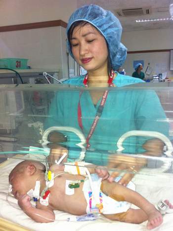 Cứu sống trẻ sơ sinh 26 ngày tuổi bị phình đại tràng và tim bẩm sinh 1