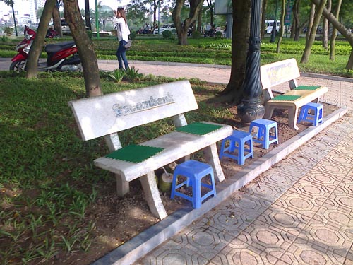 Ngồi ghế đá phải uống... trà đá? 1