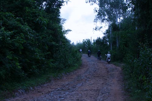 Khắc khoải chờ một con đường 1
