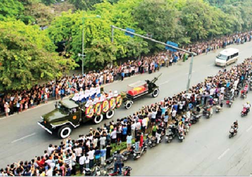 Nghẹn ngào tiễn Đại tướng về đất mẹ! 2 Nghẹn ngào tiễn Đại tướng về đất mẹ! 2