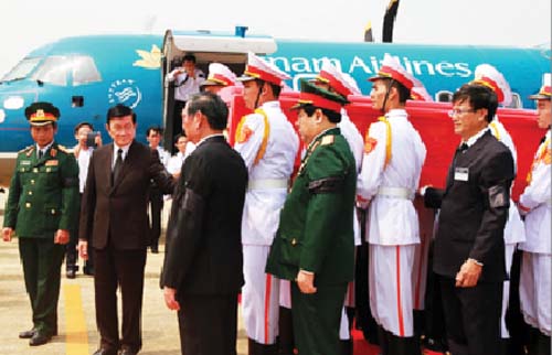 Nghẹn ngào tiễn Đại tướng về đất mẹ! 3 Nghẹn ngào tiễn Đại tướng về đất mẹ! 3