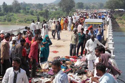 Sập cầu tại Ấn Độ: 115 người thiệt mạng 1