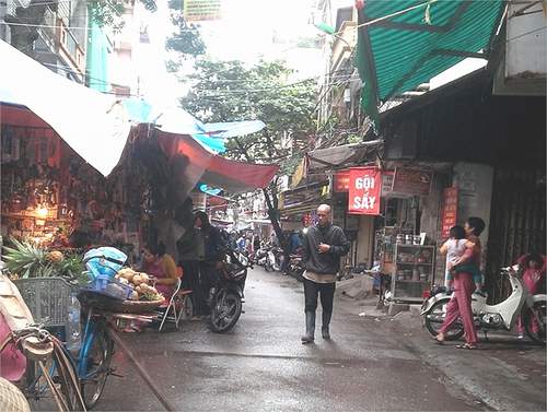 Bệnh viện trong... chợ 1
