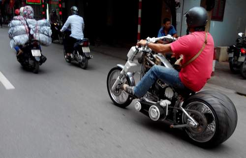 Xe khủng hay xe... khùng? 1