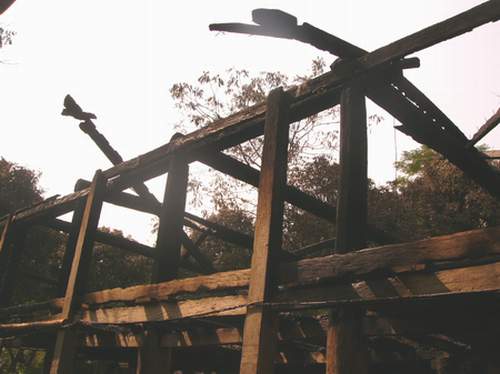 Cháy nhà Lang - Mong nhiều bàn tay giúp khắc phục 2