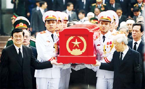 Nghẹn ngào tiễn Đại tướng về đất mẹ! 1 Nghẹn ngào tiễn Đại tướng về đất mẹ! 1