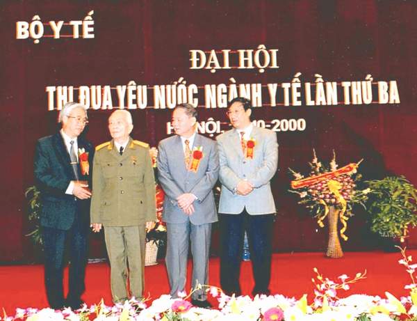 Đại tướng Võ Nguyên Giáp với ngành y tế 3