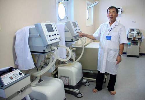 Trong tàu bệnh viện HQ-561 của Hải quân Việt Nam 2
