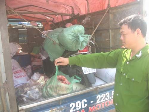Đồng loạt phát hiện mỡ bẩn, gà bẩn 1