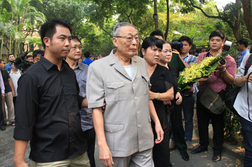 Nhớ một lần báo Sức khỏe & Đời sống mừng thọ Đại tướng Võ Nguyên Giáp! 7 Nhớ một lần báo Sức khỏe & Đời sống mừng thọ Đại tướng Võ Nguyên Giáp! 7