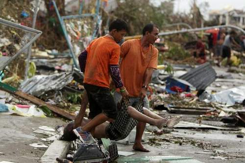 Hơn 10.000 người chết vì bão Haiyan 3