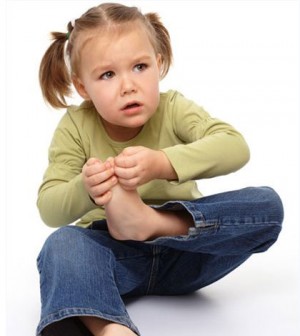 Nhức mỏi chân ở trẻ là do thiếu canxi? 1