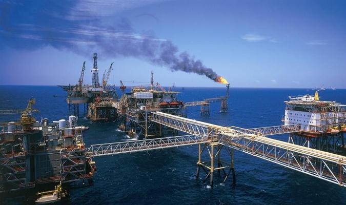 dầu khí, giá dầu, giá dầu giảm mạnh, ngành dầu khí khai thác dầu khí, thăm dò giầu khí, giàn khoan, Tập đoàn Dầu khí Việt Nam, PVN, Vietsovpetro