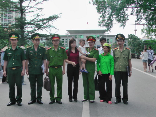Cháu Chảo Văn Chỉnh (huyện Mèo Vạc) được lực lượng công an giải cứu.